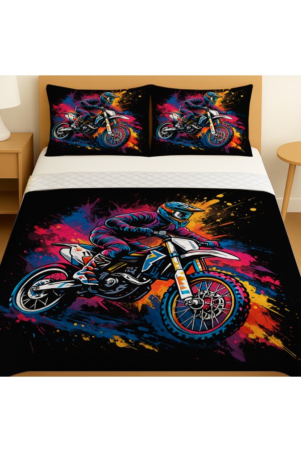Renkli Motorcu Desenli Çift Kişilik Pike Takımı Yatak Örtüsü Renkli Motorcu Desenli Çift Kişilik Pike Takımı Yatak Örtüsü