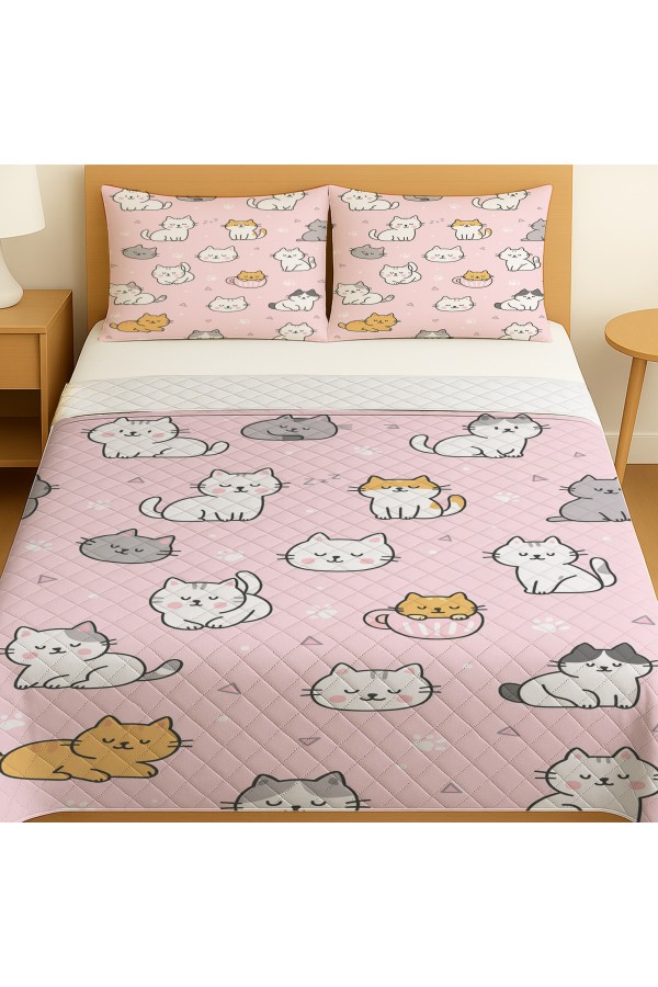 Pembe Sevimli Kediler Desenli Çift Kişilik Pike Takımı Yatak Örtüsü Pembe Sevimli Kediler Desenli Çift Kişilik Pike Takımı Yatak Örtüsü