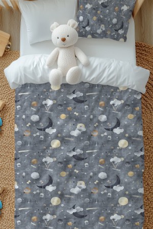 Gri Bulutlu Ay Dede Desenli Erkek Çocuk Tek Kişilik Nevresim Takımı Yastık Kılıflı Gri Bulutlu Ay Dede Desenli Erkek Çocuk Tek Kişilik Nevresim Takımı Yastık Kılıflı