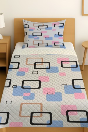 Mavi Pembe Geometrik Desenli Tek Kişilik Pike Takımı Yatak Örtüsü Mavi Pembe Geometrik Desenli Tek Kişilik Pike Takımı Yatak Örtüsü