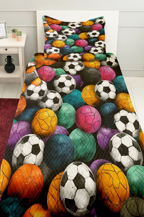 Renkli Toplar Futbol Desenli Erkek Çocuk Tek Kişilik Pike Takımı Kapitoneli Yatak Örtüsü Renkli Toplar Futbol Desenli Erkek Çocuk Tek Kişilik Pike Takımı Kapitoneli Yatak Örtüsü