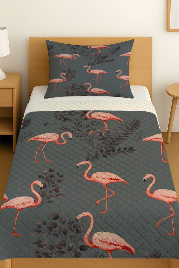 Pembe Flamingo Gri Desenli Tek Kişilik Pike Takımı Yatak Örtüsü Pembe Flamingo Gri Desenli Tek Kişilik Pike Takımı Yatak Örtüsü