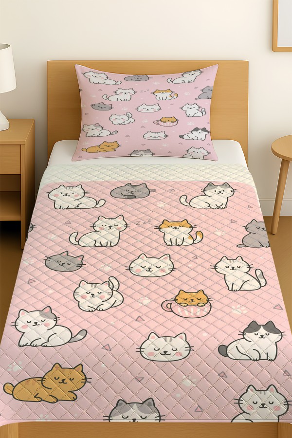 Pembe Sevimli Kediler Desenli Tek Kişilik Pike Takımı Yatak Örtüsü Pembe Sevimli Kediler Desenli Tek Kişilik Pike Takımı Yatak Örtüsü