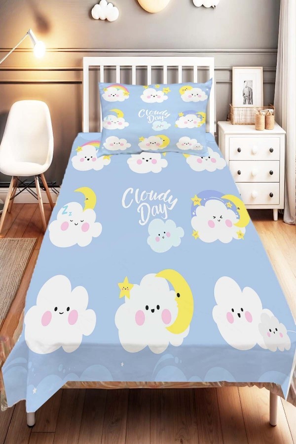 Sevimli Bulutlar Desenli Çocuk Ve Bebek Odası Dekoratif Yatak Örtüsü Sevimli Bulutlar Desenli Çocuk Ve Bebek Odası Dekoratif Yatak Örtüsü