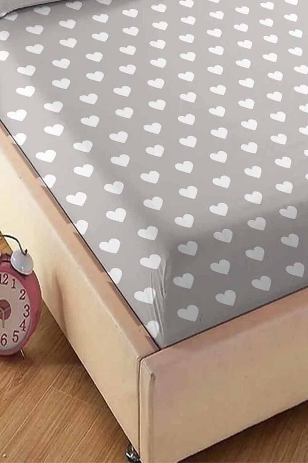 Gri Beyaz Kalpli Desenli Lastikli Tek Kişilik Yastıklı Lastikli Çarşaf Takımı 90x190cm Gri Beyaz Kalpli Desenli Lastikli Tek Kişilik Yastıklı Lastikli Çarşaf Takımı 90x190cm