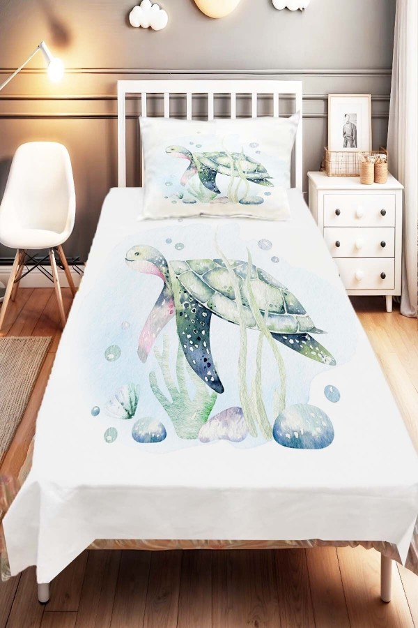 Mavi Yeşil Deniz Kaplumbağası Desenli Çocuk Ve Bebek Odası Dekoratif Yatak Örtüsü Mavi Yeşil Deniz Kaplumbağası Desenli Çocuk Ve Bebek Odası Dekoratif Yatak Örtüsü