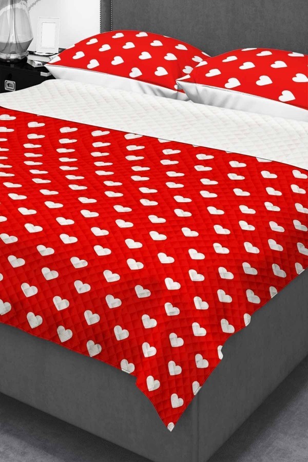 Kirmizi Kalpli Desenli Çift Kişilik Yastıklı Baskılı Yatak Örtüsü Pike Takımı 200x220cm Kirmizi Kalpli Desenli Çift Kişilik Yastıklı Baskılı Yatak Örtüsü Pike Takımı 200x220cm