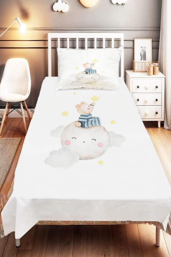 Ay Yıldız Uykucu Ayıcıklı Desenli Çocuk Ve Bebek Odası Dekoratif Yatak Örtüsü Ay Yıldız Uykucu Ayıcıklı Desenli Çocuk Ve Bebek Odası Dekoratif Yatak Örtüsü
