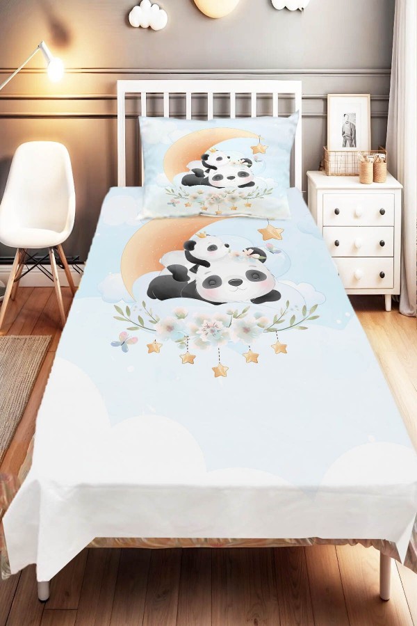 Uykucu Panda Ayılı Ay Yıldız Desenli Çocuk Ve Bebek Odası Dekoratif Yatak Örtüsü Uykucu Panda Ayılı Ay Yıldız Desenli Çocuk Ve Bebek Odası Dekoratif Yatak Örtüsü