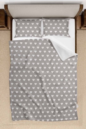 Gri Kalpli Desenli Çift Kişilik Yastıklı Baskılı Yatak Örtüsü Pike Takımı 200x220cm Gri Kalpli Desenli Çift Kişilik Yastıklı Baskılı Yatak Örtüsü Pike Takımı 200x220cm