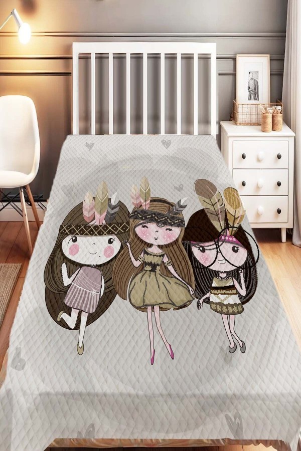 Minik Kızlar Desenli Tek Kişilik Çocuk Pike Takımı Minik Kızlar Desenli Tek Kişilik Çocuk Pike Takımı