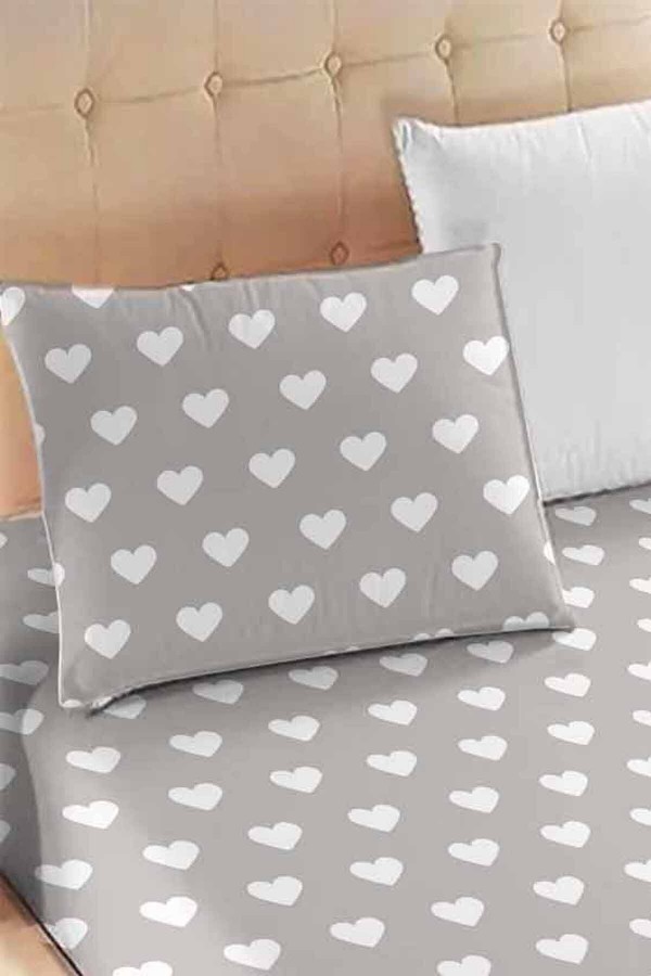 Gri Beyaz Kalpli Desenli Lastikli Tek Kişilik Yastıklı Lastikli Çarşaf Takımı 90x190cm Gri Beyaz Kalpli Desenli Lastikli Tek Kişilik Yastıklı Lastikli Çarşaf Takımı 90x190cm