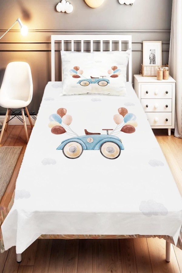 Mavi Kahve Arabalı Desenli Çocuk Ve Bebek Odası Dekoratif Yatak Örtüsü Mavi Kahve Arabalı Desenli Çocuk Ve Bebek Odası Dekoratif Yatak Örtüsü