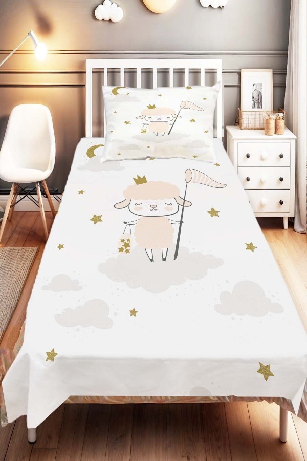 Sevimli Kuzulu Desenli Çocuk Ve Bebek Odası Dekoratif Yatak Örtüsü Sevimli Kuzulu Desenli Çocuk Ve Bebek Odası Dekoratif Yatak Örtüsü