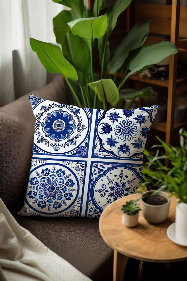 Mavi Beyaz Çini Desenli Dijital Baskılı Dekoratif Çift Taraflı Kırlent Kılıfı 43x43cm Mavi Beyaz Çini Desenli Dijital Baskılı Dekoratif Çift Taraflı Kırlent Kılıfı 43x43cm