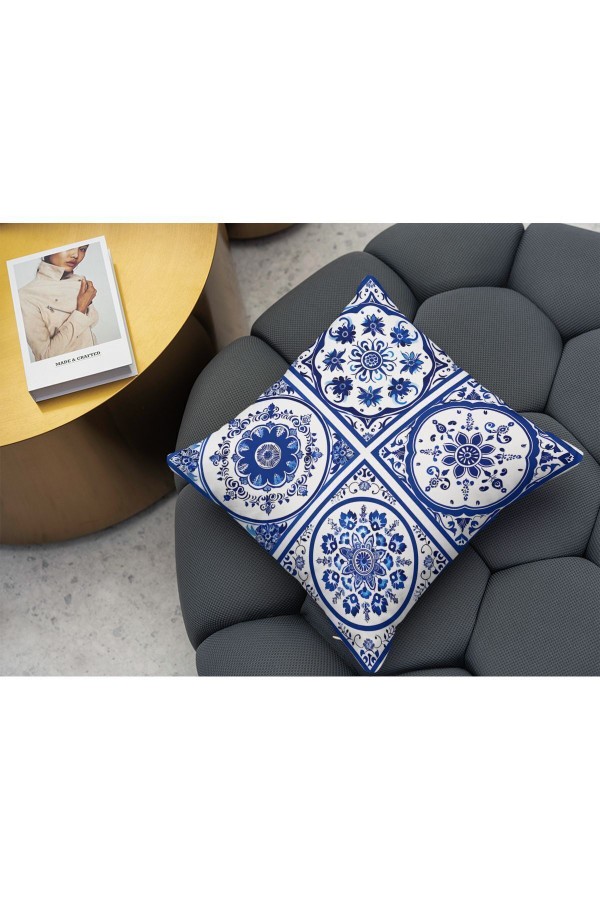 Mavi Beyaz Çini Desenli Dijital Baskılı Dekoratif Çift Taraflı Kırlent Kılıfı 43x43cm Mavi Beyaz Çini Desenli Dijital Baskılı Dekoratif Çift Taraflı Kırlent Kılıfı 43x43cm