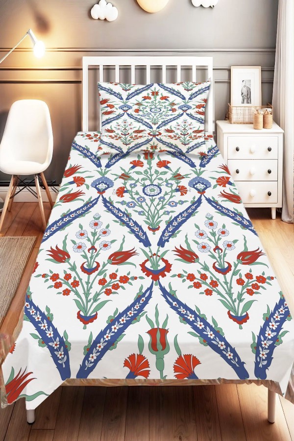 Osmanlı Çini Lale Desenli Dijital Baskılı Tek Kişilik ve Çocuk Yatak Örtüsü ve Yastık Kılıfı Osmanlı Çini Lale Desenli Dijital Baskılı Tek Kişilik ve Çocuk Yatak Örtüsü ve Yastık Kılıfı
